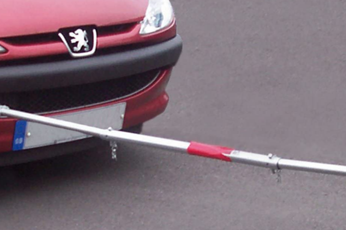 Rampe / rampe stable avec laquelle la voiture ou la remorque est placée à  20 cm de hauteur
