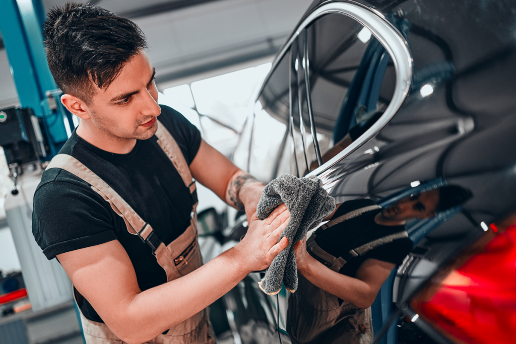 Nettoyer la carrosserie de sa voiture : quels produits sont ...